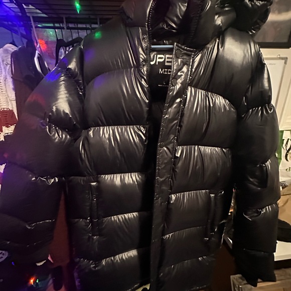 Aritzia’s Super Puff Midi Puffer in Hi-Gloss Black - Size L - Picture 8 of 8